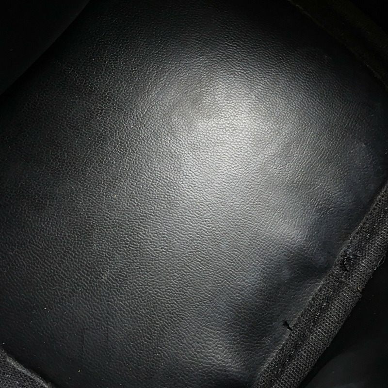 香奈兒 Coco 標誌魚子醬皮化妝包 A01998，黑色-9