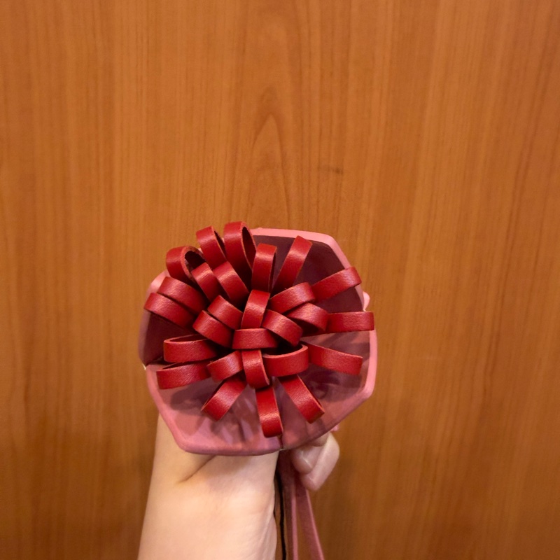 Miu Miu 玫粉拼紅小牛皮玫瑰花造型吊飾-1