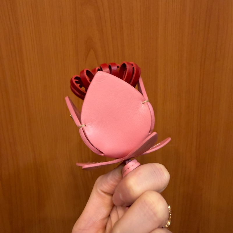 Miu Miu 玫粉拼紅小牛皮玫瑰花造型吊飾-4