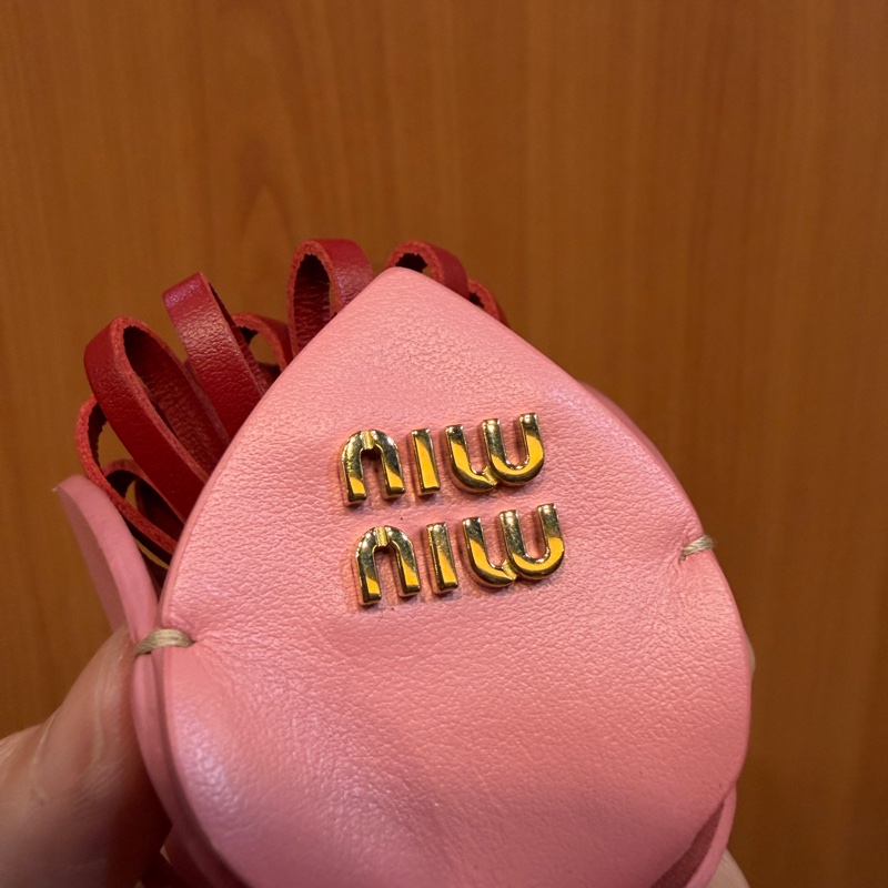 Miu Miu 玫粉拼紅小牛皮玫瑰花造型吊飾-5