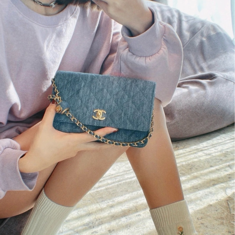 Chanel香奈兒 牛仔金球淺單寧Woc鏈條包-7