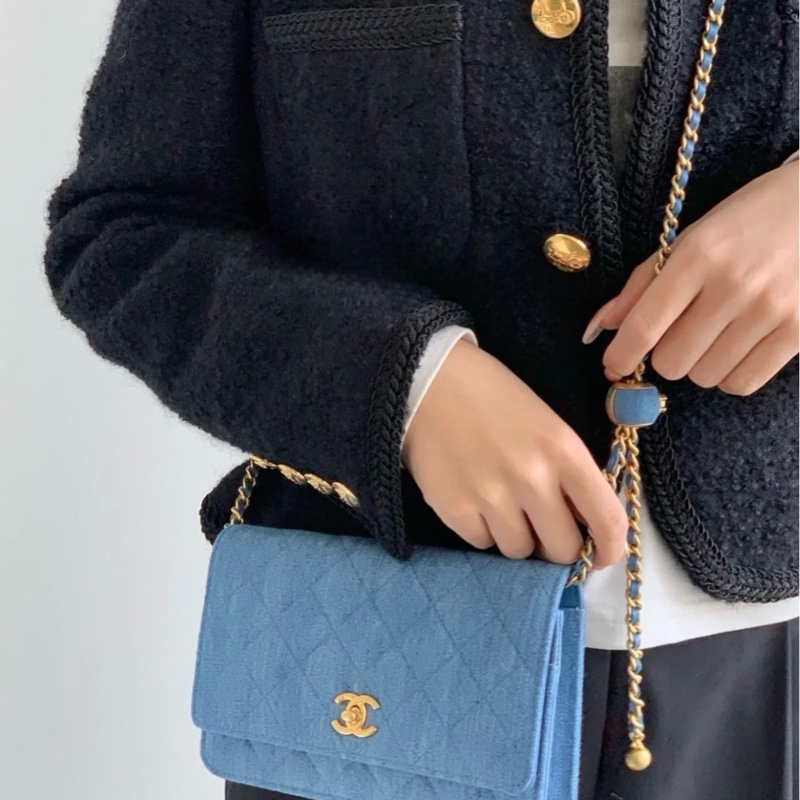 Chanel香奈兒 牛仔金球淺單寧Woc鏈條包-8