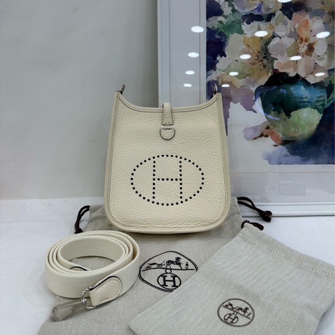 HERMES愛馬仕mini evelyne 奶昔白銀扣 Z刻