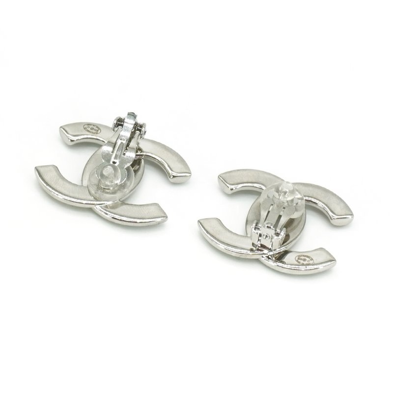 Chanel 白logo雙C夾式耳環(ABG192-銀)-2