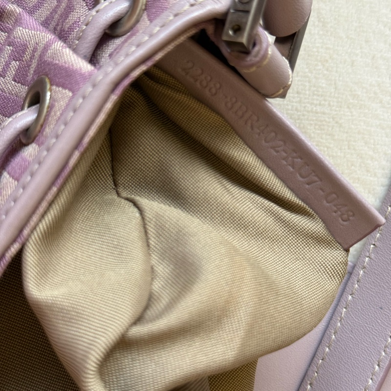 Fendi淺紫色腋下包-10