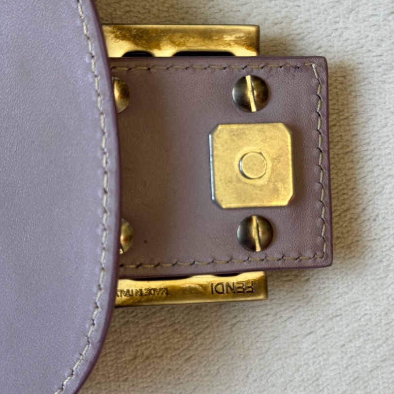 Fendi淺紫色腋下包-11