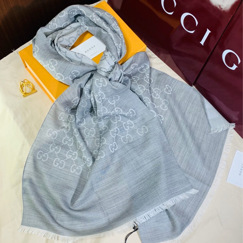 ‼️全台最甜 全新含吊牌 Gucci 古馳 淺灰老花滿版雙色羊毛圍巾 披肩-4