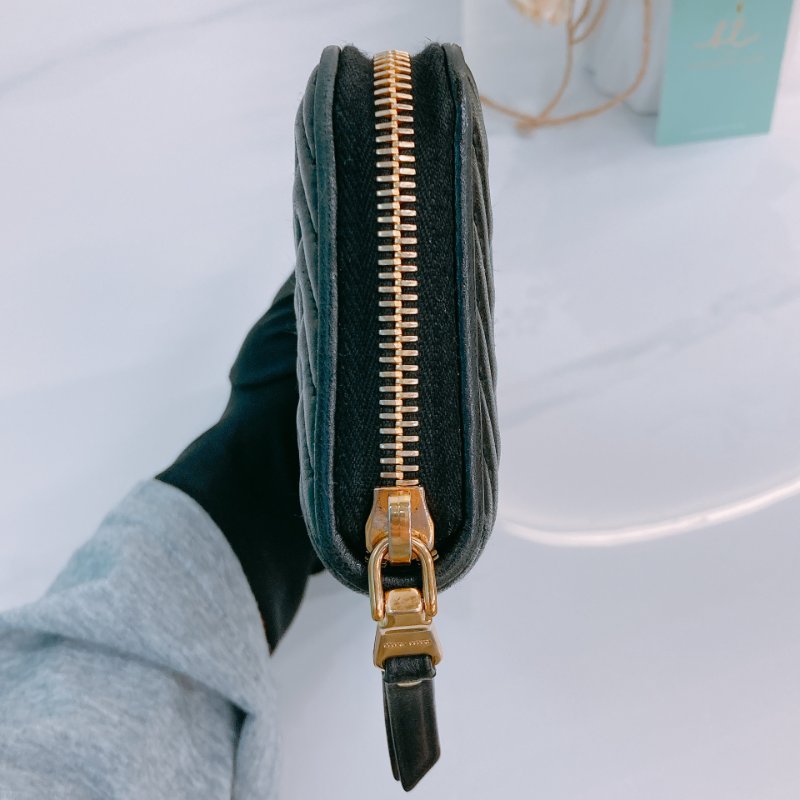 MS0549 Miu Miu 繆繆 褶皺皮革 長銀包 羊皮 金扣 Matelasse Zip Around Long Wallet Black x GHW-4
