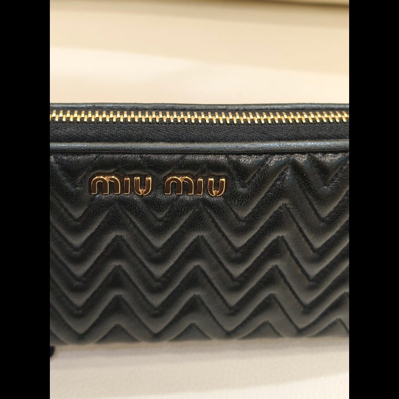 MS0549 Miu Miu 繆繆 褶皺皮革 長銀包 羊皮 金扣 Matelasse Zip Around Long Wallet Black x GHW-29