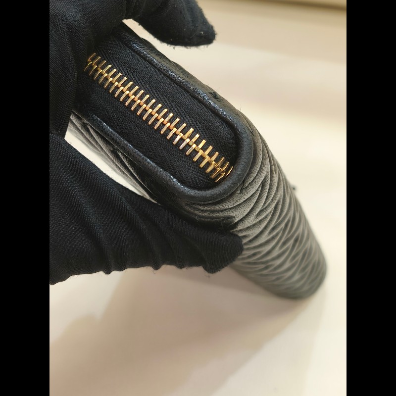 MS0549 Miu Miu 繆繆 褶皺皮革 長銀包 羊皮 金扣 Matelasse Zip Around Long Wallet Black x GHW-33