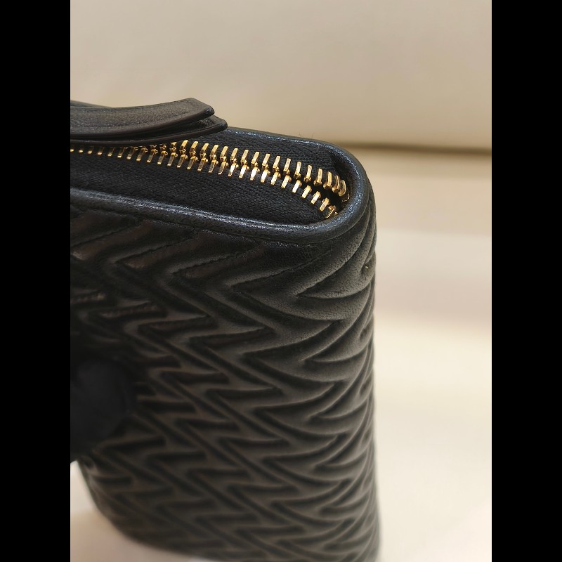 MS0549 Miu Miu 繆繆 褶皺皮革 長銀包 羊皮 金扣 Matelasse Zip Around Long Wallet Black x GHW-41