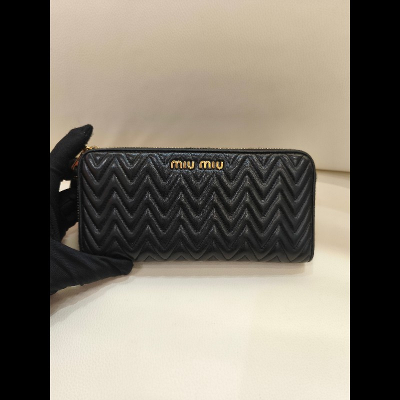 MS0549 Miu Miu 繆繆 褶皺皮革 長銀包 羊皮 金扣 Matelasse Zip Around Long Wallet Black x GHW-42