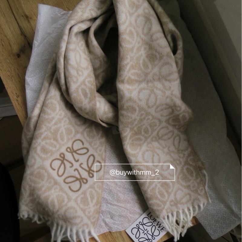 ⭐️需預購⭐️Loewe 奶茶色圍巾-1