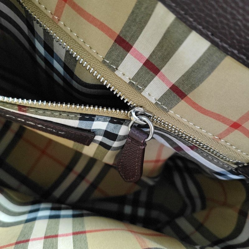 BURBERRY The Banner中號紫紅色牛皮壓紋單肩包手提包銀色五金可拆卸肩帶 9.8新-10