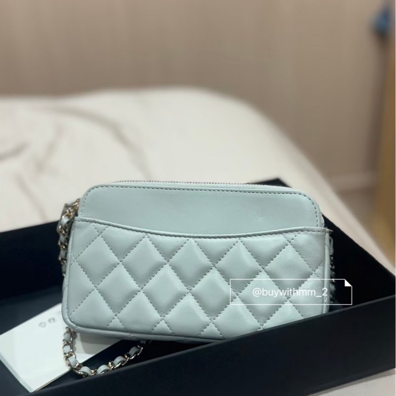 ⭐️賣場有滿額折扣⭐️全新 香奈兒淺灰藍色手機包-1