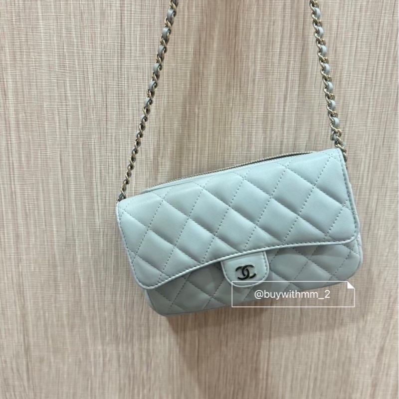 ⭐️賣場有滿額折扣⭐️全新 香奈兒淺灰藍色手機包-2