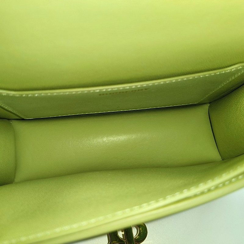 BURBERRY TB 迷你淺綠色牛皮單肩包金色五金-6