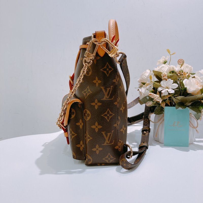 TW4701 Louis Vuitton路易威登 經典老花紋路 小青蛙 單肩/雙肩包 雙肩帶 M46932 Excursion PM Backpack Monogram Canvas-3