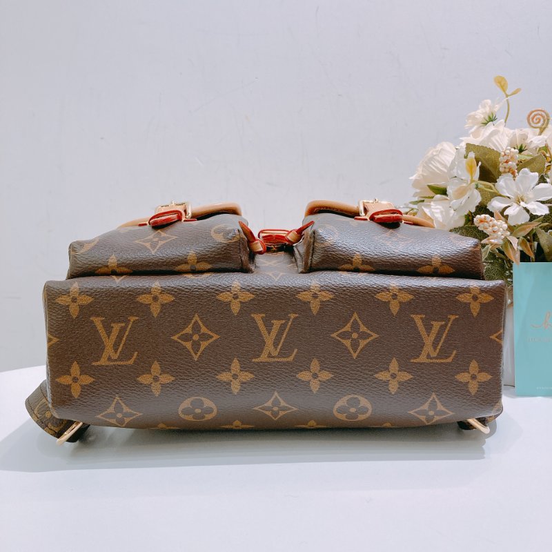 TW4701 Louis Vuitton路易威登 經典老花紋路 小青蛙 單肩/雙肩包 雙肩帶 M46932 Excursion PM Backpack Monogram Canvas-4