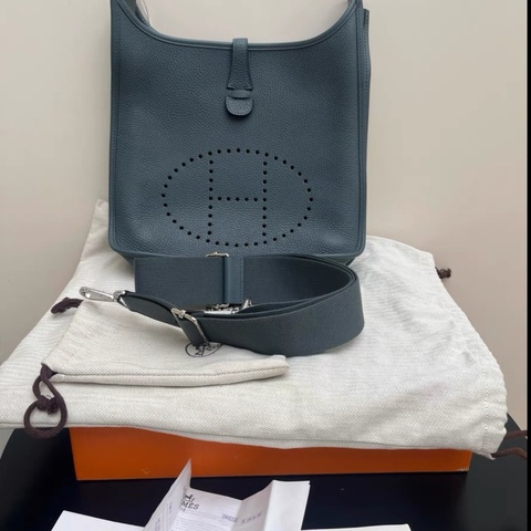 【98新】HERMES/愛馬仕 Evelyne III 29 伊芙琳 亞麻藍 Y刻銀扣 Clemence小公牛皮 尺寸：29*8*30cm附件：盒子 塵袋 票 肩帶 21年小票