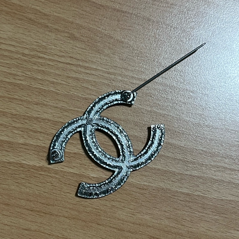 Chanel 胸針，安全扣已鬆 / vintage，屬大 不議價～-1