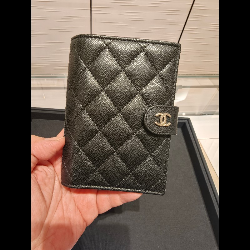 法國帶回全新超難買香奈兒護照套-0