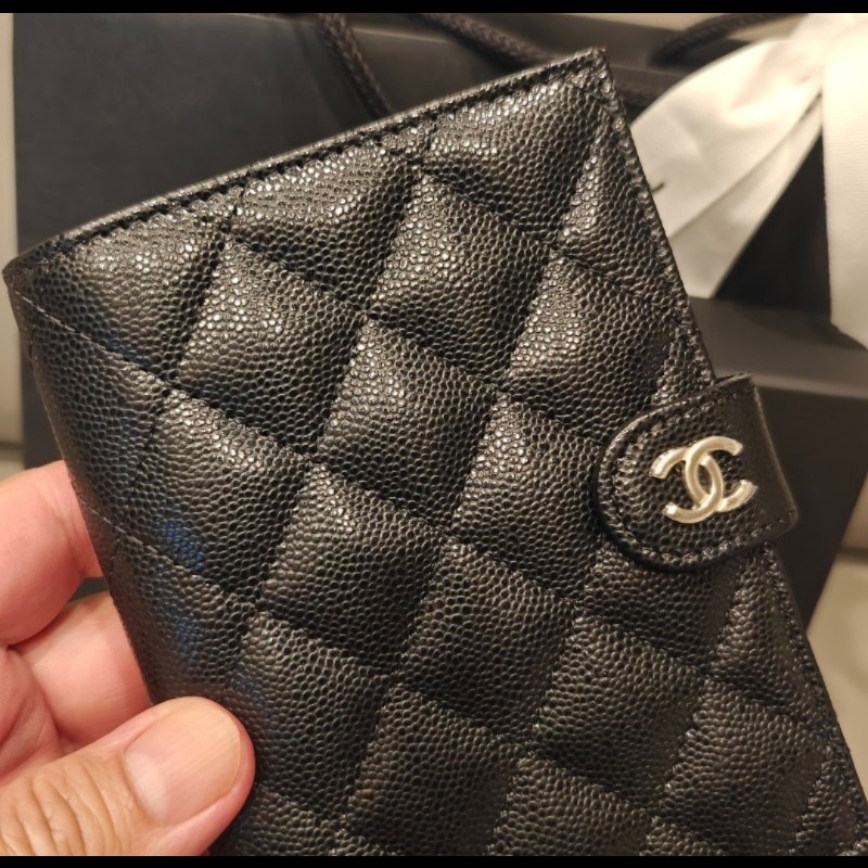 法國帶回全新超難買香奈兒護照套-11