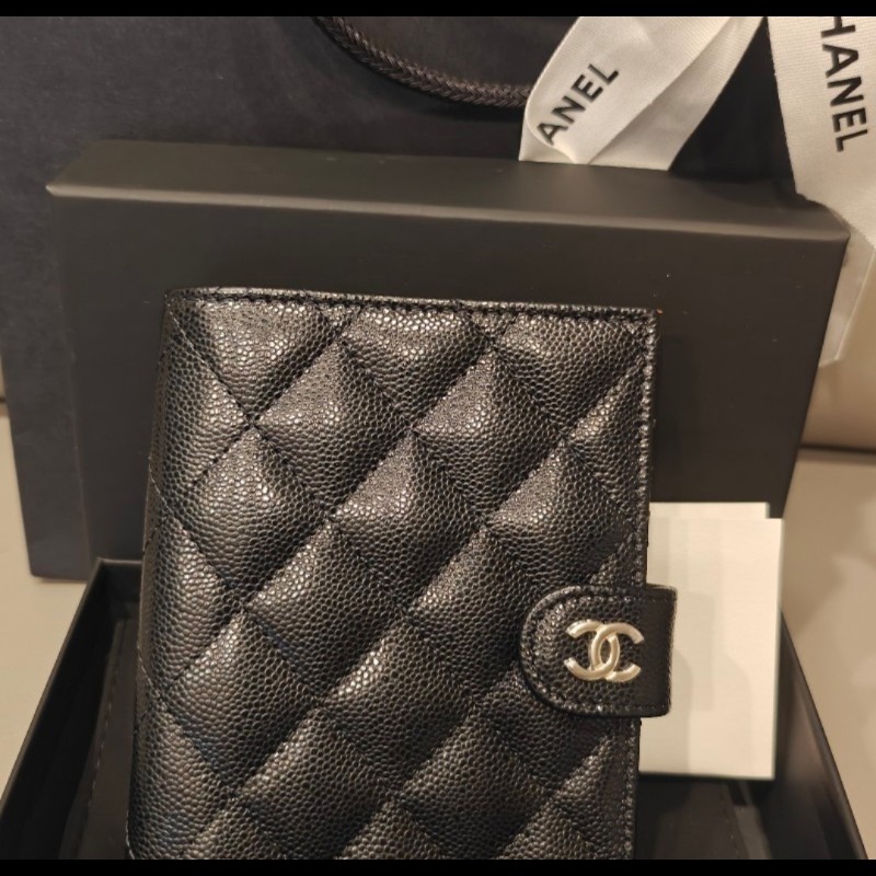 法國帶回全新超難買香奈兒護照套-13