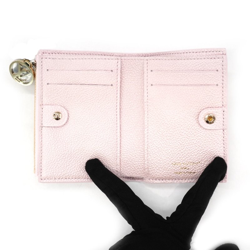 Louis Vuitton 展示品 Lisa Monogram Empreinte皮革對折短夾(M26517-珠光粉)-4