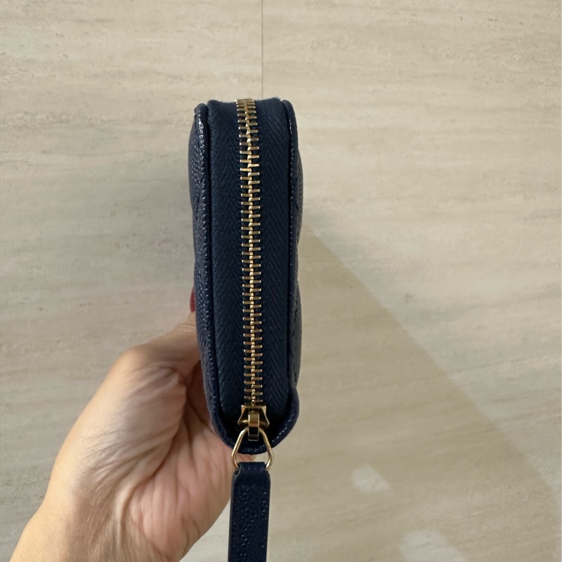 Chanel 深藍荔枝牛皮菱格淡金釦ㄇ拉內拉鍊4卡中夾-2