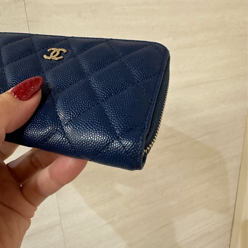 Chanel 深藍荔枝牛皮菱格淡金釦ㄇ拉內拉鍊4卡中夾-4