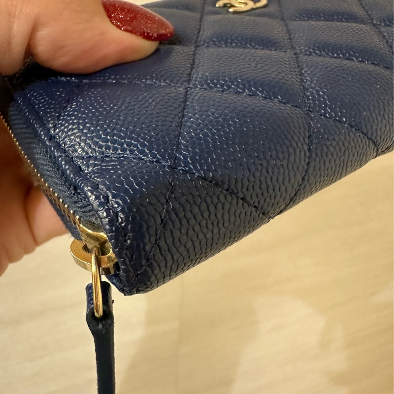 Chanel 深藍荔枝牛皮菱格淡金釦ㄇ拉內拉鍊4卡中夾-5