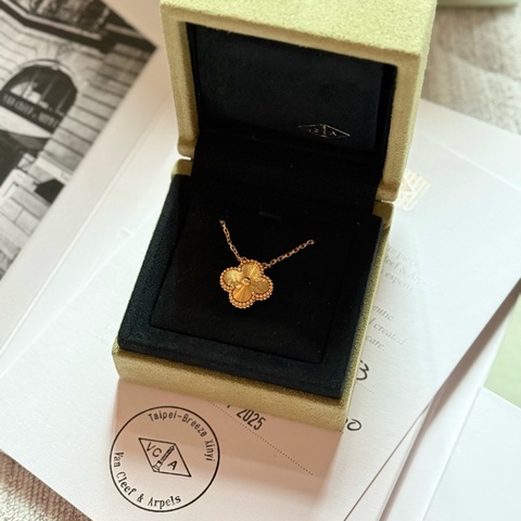 (2025台灣專櫃購證）全新Van Cleef & Arpels Vintage Alhambra 金雷射