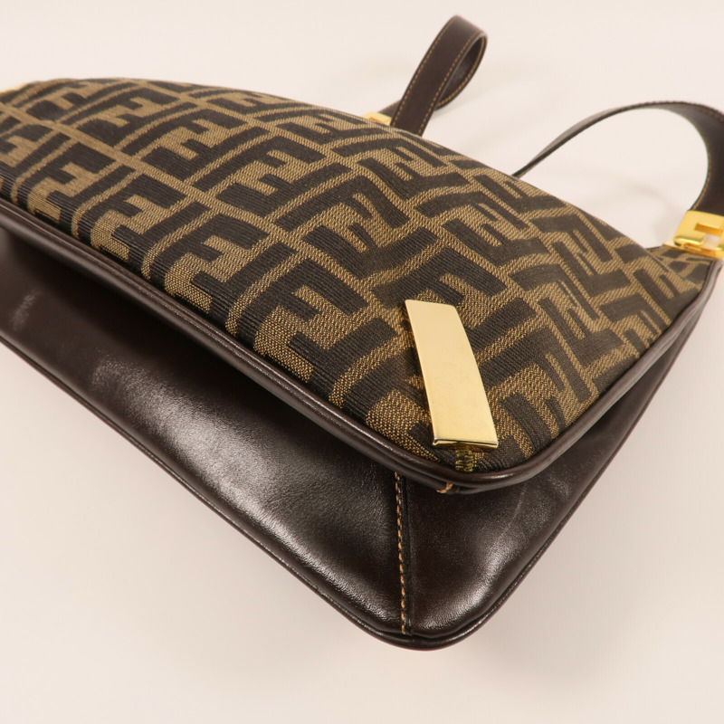 FENDI 帆布Zucca Hobo Bag金扣肩背袋-5