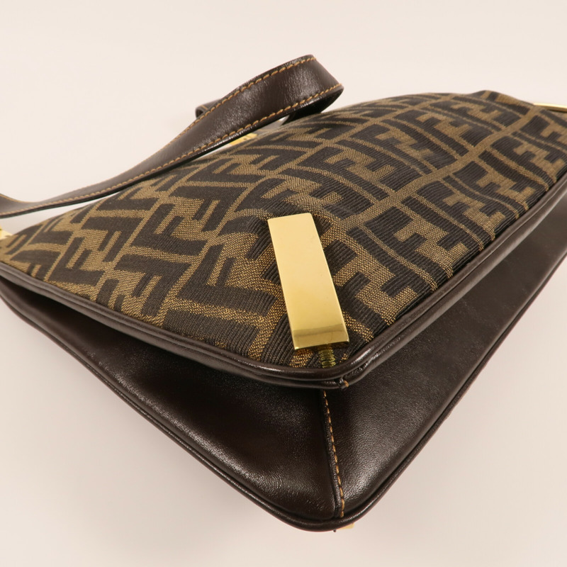 FENDI 帆布Zucca Hobo Bag金扣肩背袋-8
