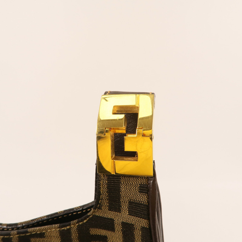 FENDI 帆布Zucca Hobo Bag金扣肩背袋-9