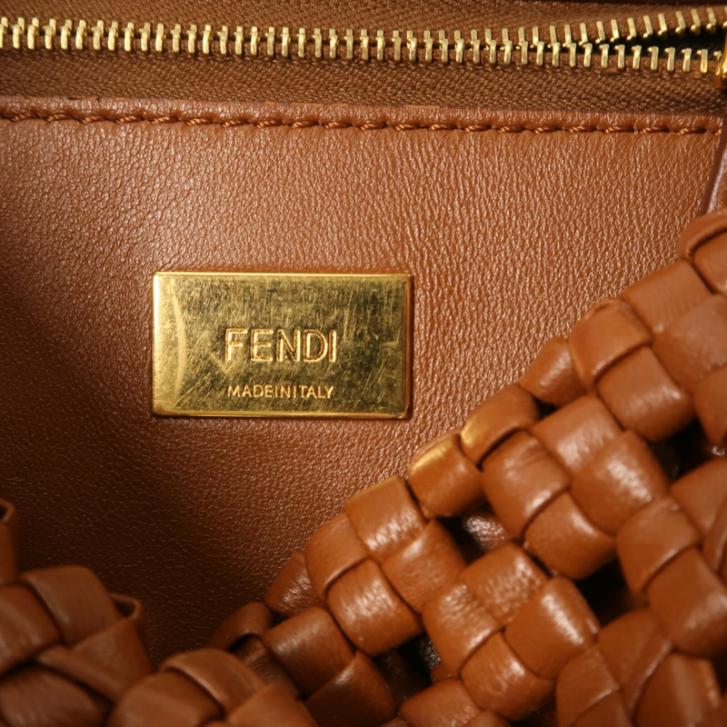 FENDI Nappa皮革Mini Peekaboo金扣手挽肩背兩用袋-14