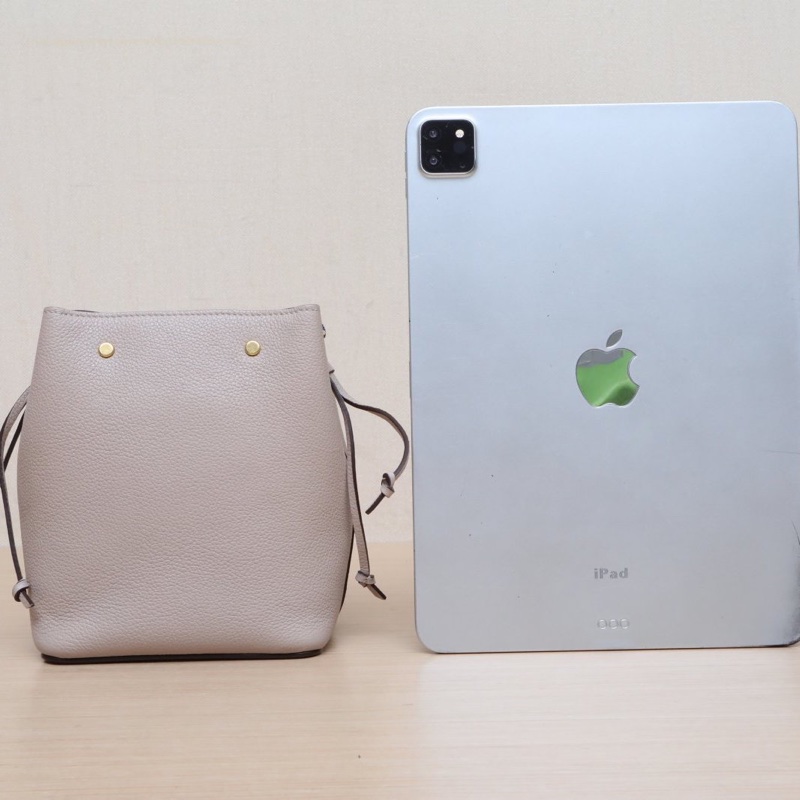 LOUIS VUITTON LockmeBucket水桶包Nano16牛皮金扣肩背包晶片-2