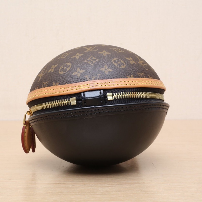 LOUIS VUITTON 老花PVC2018秀款限定恐龍蛋肩背包-3
