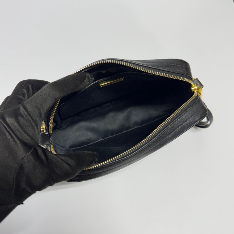 【極新🎁】 Miu Miu 黑金羊皮 相機包 斜背包 （專櫃83,000）-14