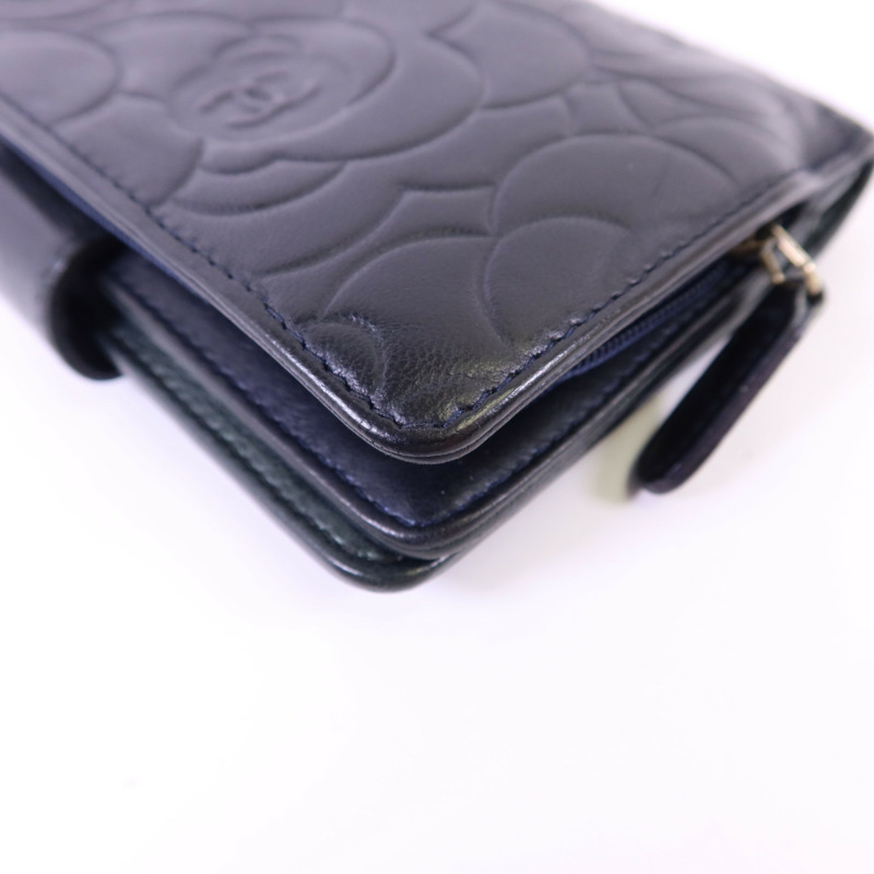 CHANEL 羊皮皮革Camellia Wallet金扣銀包-10