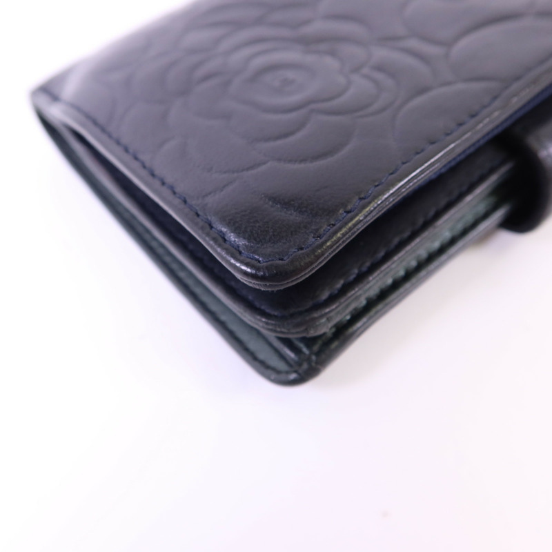 CHANEL 羊皮皮革Camellia Wallet金扣銀包-11