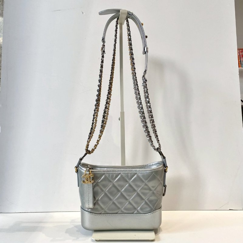 CHANEL Gabrielle 銀色 小牛皮 山形 V型紋 金銀 鏈帶 小型 流浪包 A91810-1
