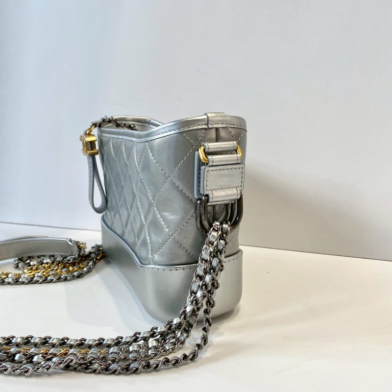 CHANEL Gabrielle 銀色 小牛皮 山形 V型紋 金銀 鏈帶 小型 流浪包 A91810-2
