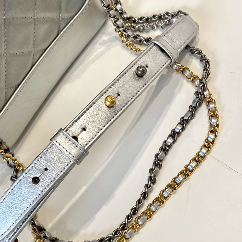 CHANEL Gabrielle 銀色 小牛皮 山形 V型紋 金銀 鏈帶 小型 流浪包 A91810-7