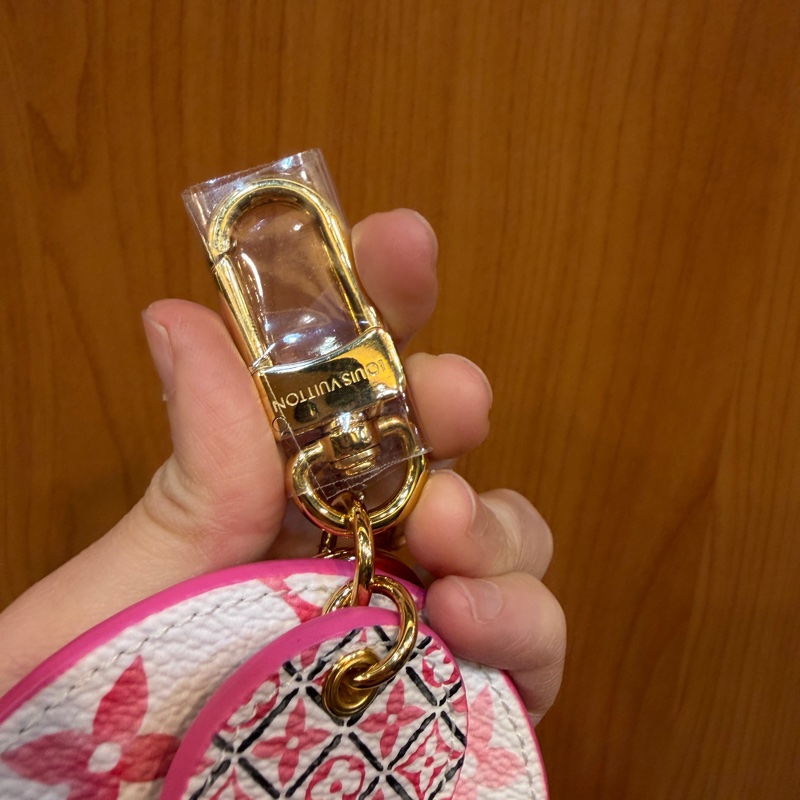 LV 粉白老花大小圓圈吊飾M01374-4