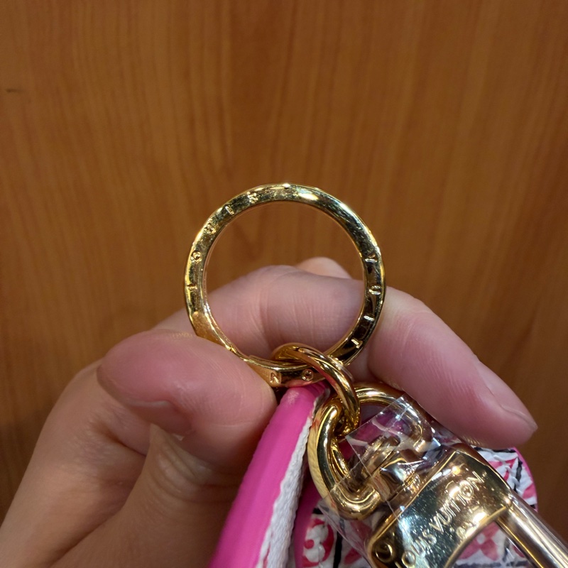 LV 粉白老花大小圓圈吊飾M01374-7