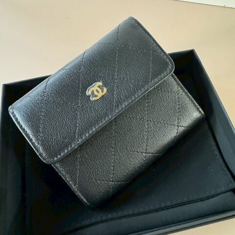 CHANEL 25K 黑色 羊皮 6卡 零錢 三折短夾 小Logo AP4911