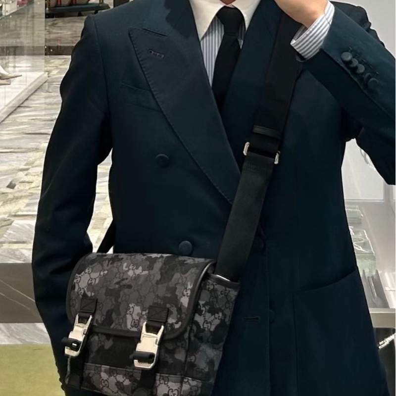 Gucci 男士 GG 小號斜挎包-4