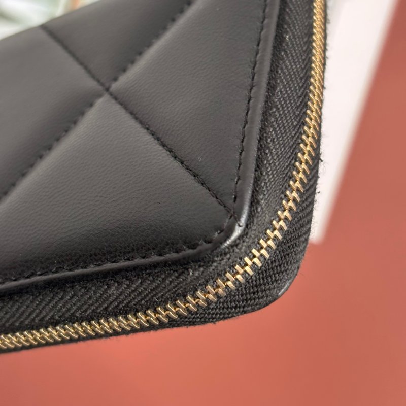 ::CHANEL::19 系列黑色菱格紋 皮穿鏈金雙C 拉鍊中夾-14